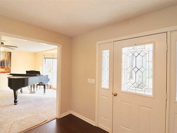 4th image of 1301 Oak Hill Ct