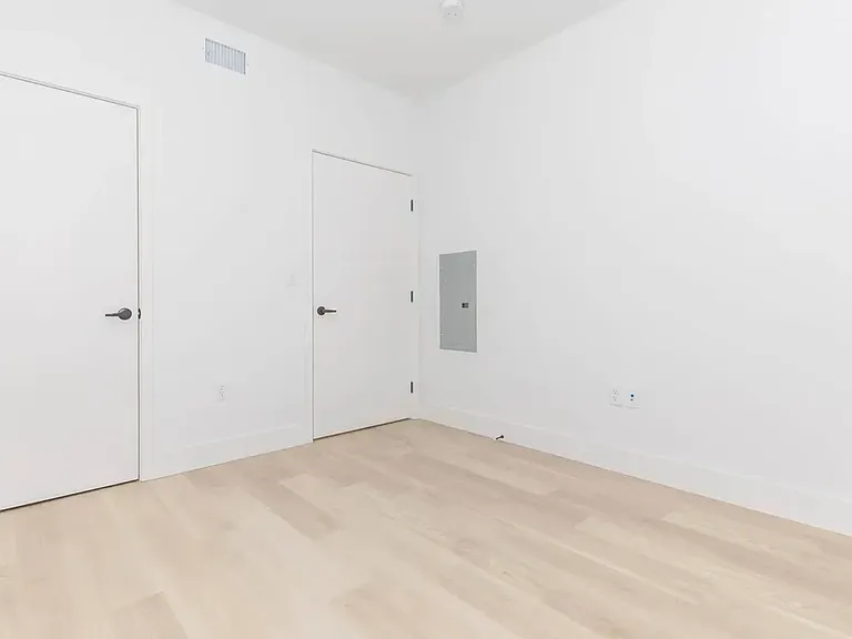 Begonia Place Luxury Apartments — Photo 117