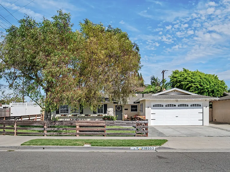 16002 Warren Ln — Photo 26