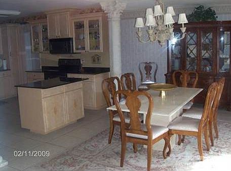 4th image of 821 W Marbella Ln