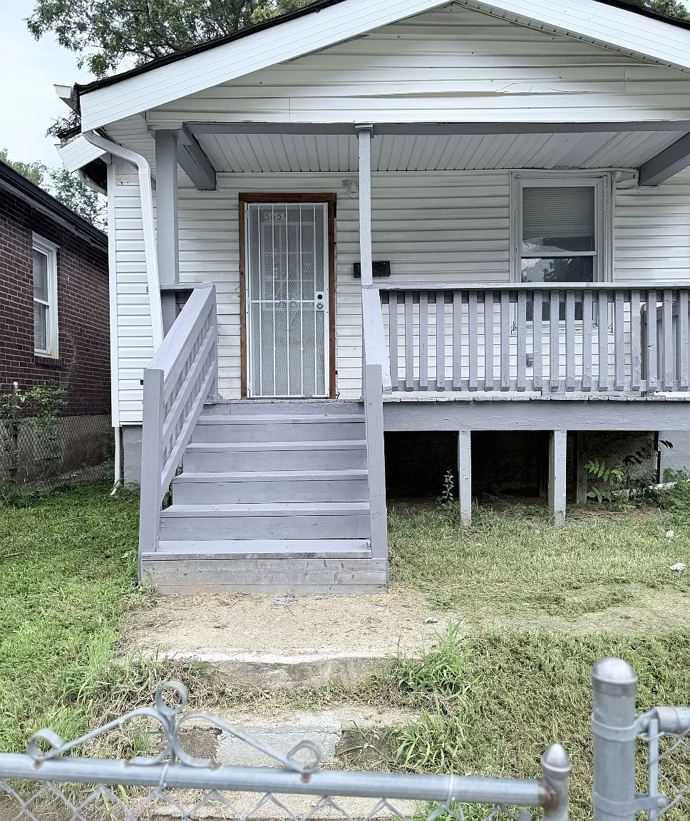 3 bed, 801 sqft, $1,200 — Photo 1