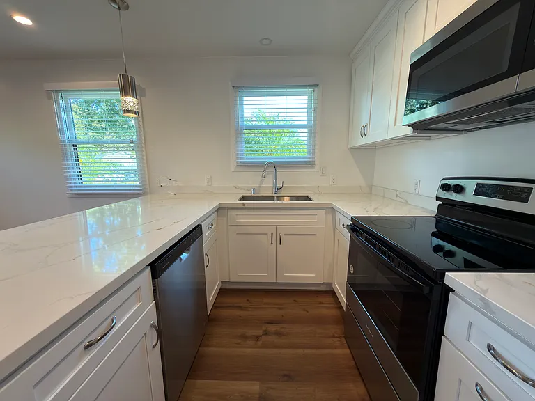 352 S Clark St #352 — Photo 8