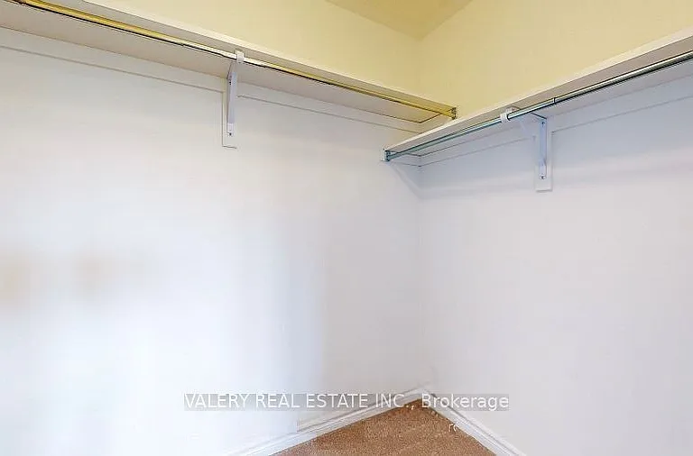223 Ridley Cres — Photo 12