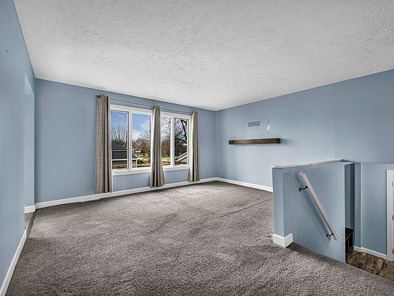 5th image of 227 Belview Ave