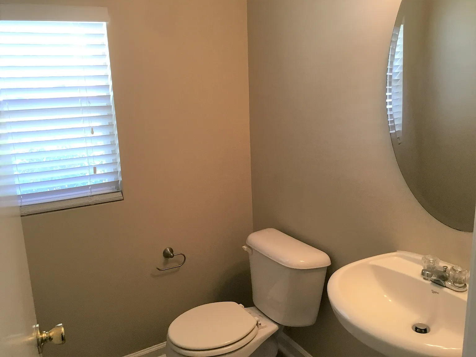 3 bed, 2.5 bath, 1673 sqft, $2,100 — Photo 4