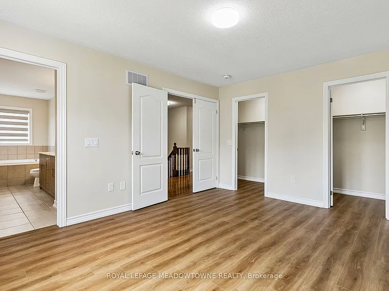 15 Learmont Ave #UPPER — Photo 38
