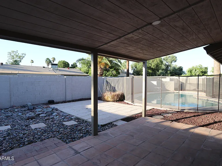 1910 E Manhatton Dr — Photo 16