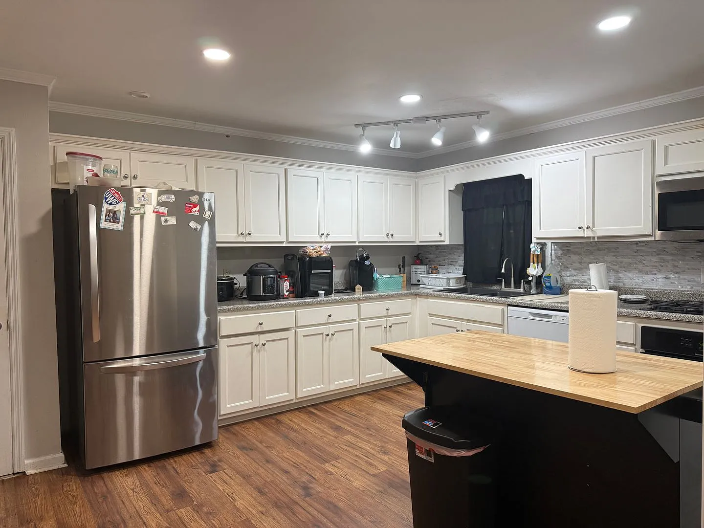 Room For Rent — Photo 2