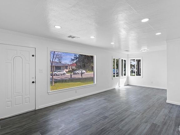 5th image of 209 Cypress St