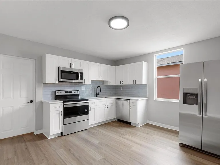 2406 E Clark St — Photo 20