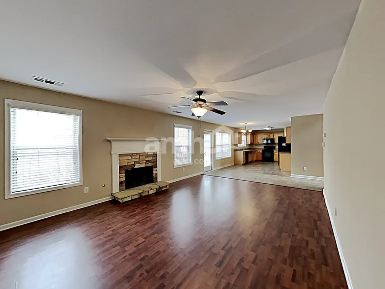 954 Laurel Green Ln — Photo 6