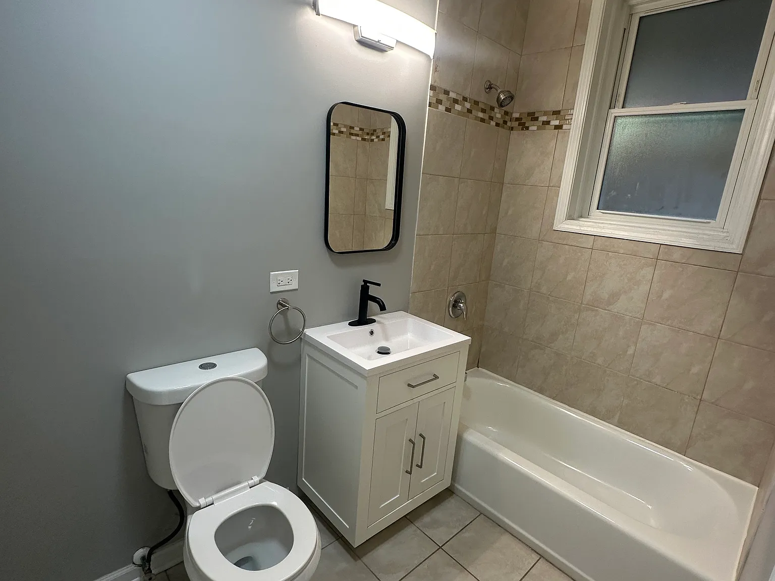 1 bed, 1350 sqft, $1,450 — Photo 2