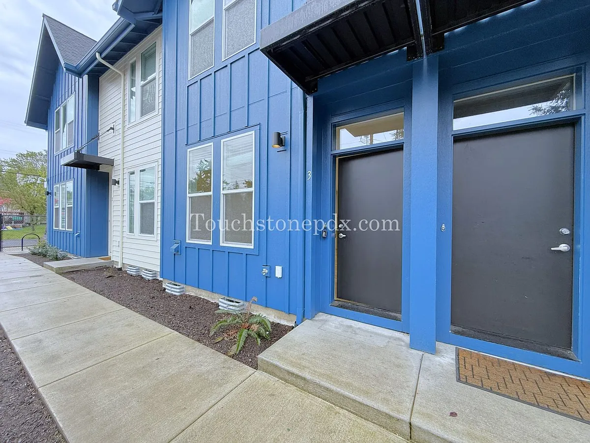 Building Photo - 3323 SE 87th Ave