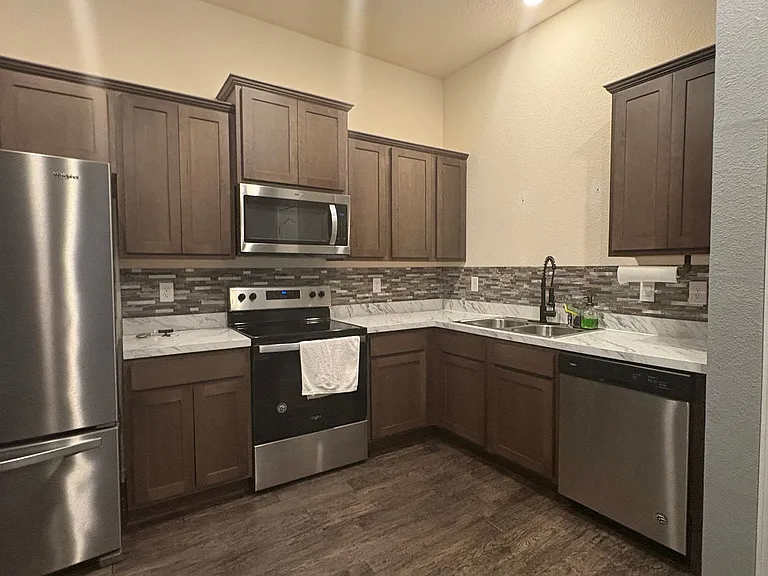 141 Teakwood Dr — Photo 3