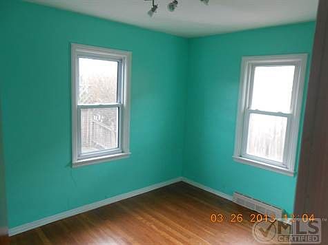 5th image of 636 James St