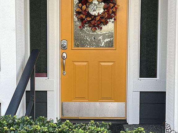 3rd image of 920 203rd St SW