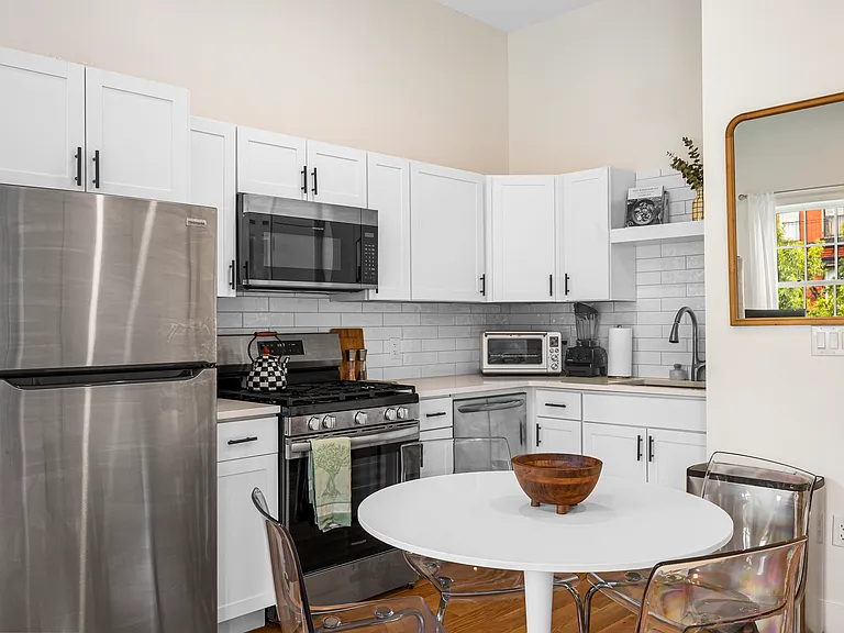 546 Hudson St #3 — Photo 3