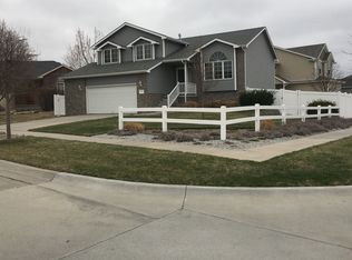 8821 Prairie Village Cir, Lincoln, NE 68507
