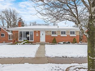 34299 Dover St, Livonia, MI 48150