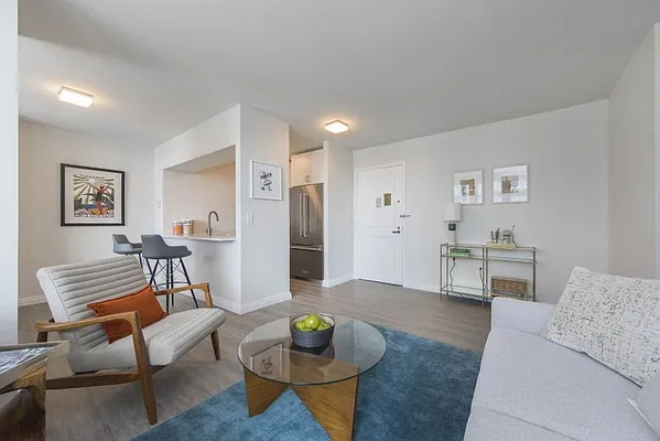 Rented by Greystar | media 19
