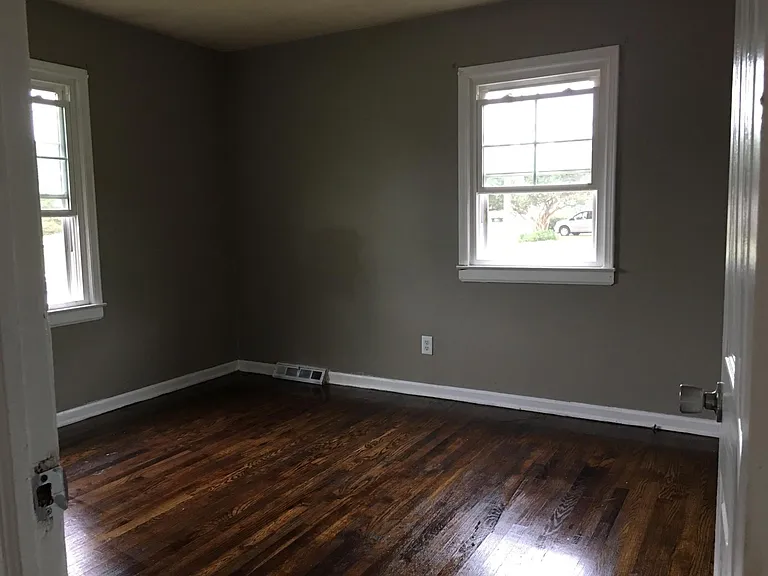 408 Mendota Ave — Photo 2