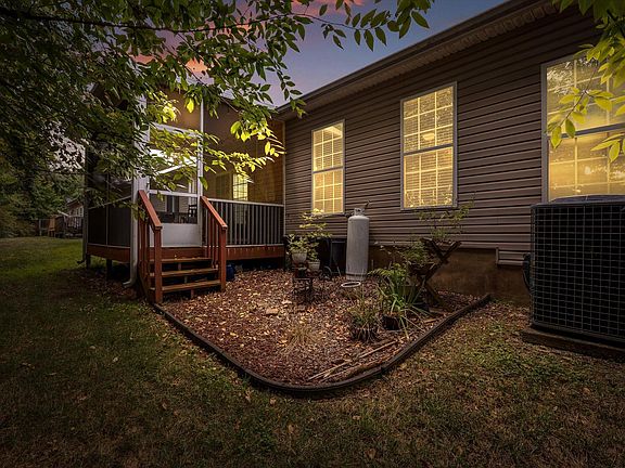 3rd image of 7648 Magnolia Leaf Ln