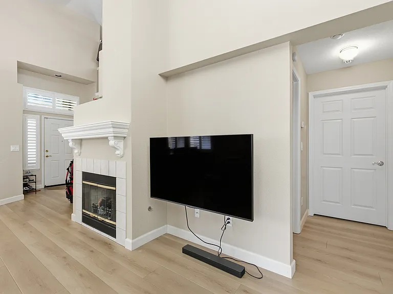 3668 Whispering Creek Cir — Photo 17