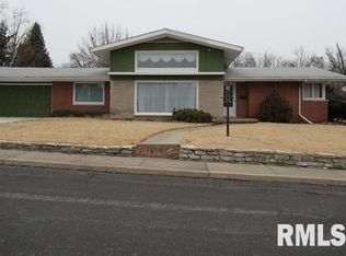 505 W Crestwood Dr, Peoria, IL 61614