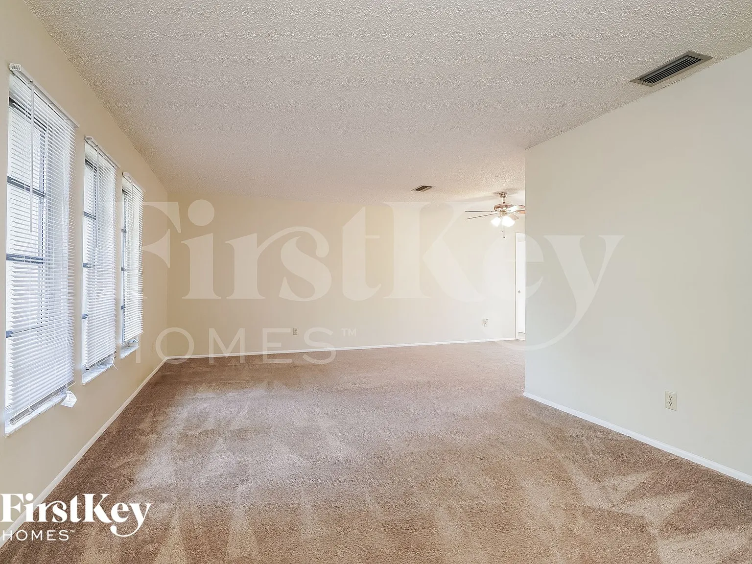 3 bed, 2.0 bath, 1726 sqft, $2,165 — Photo 2