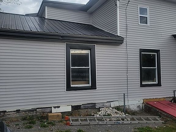 3rd image of 4921 N Jefferson St
