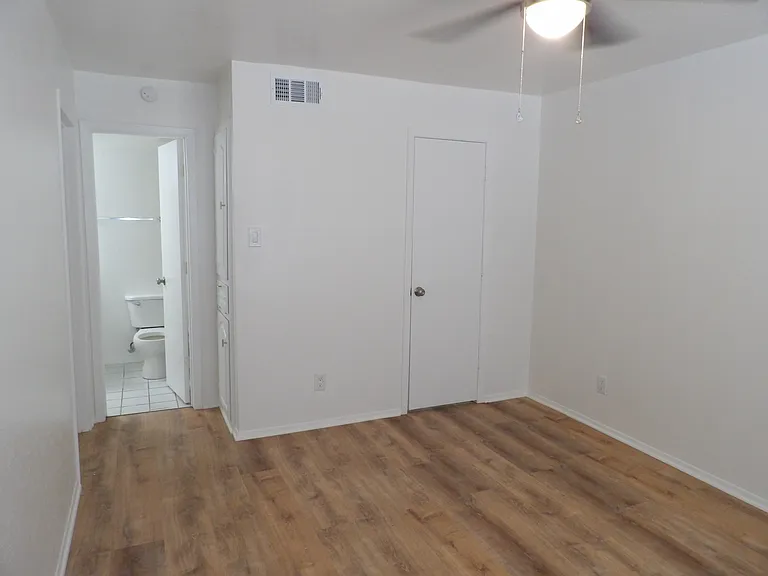 3100 Elizabeth St #101 — Photo 12