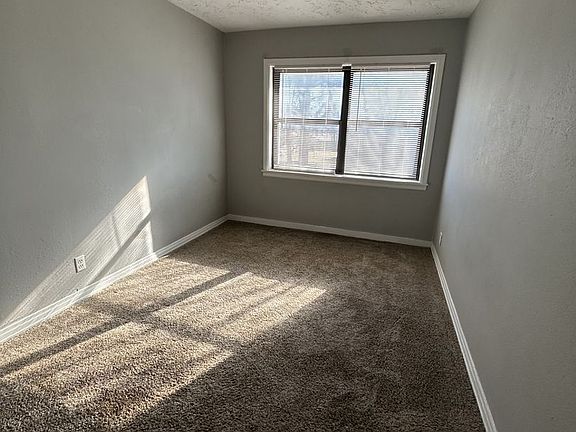 4th image of 126 E 13th St APT 10