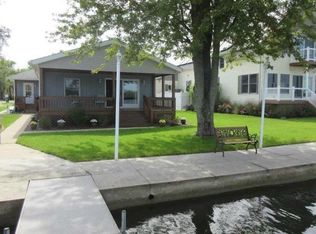 108 W Waldron Lake Dr, Wawaka, IN