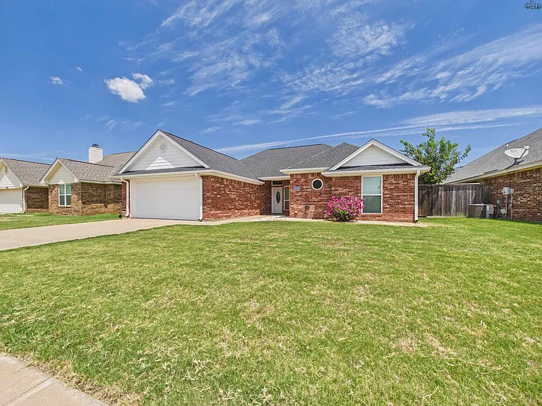5516 Chinaberry Dr — Photo 3