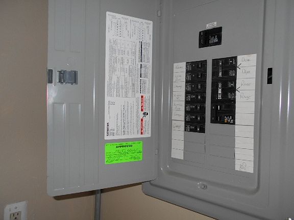 3rd image of 23037 Francis St