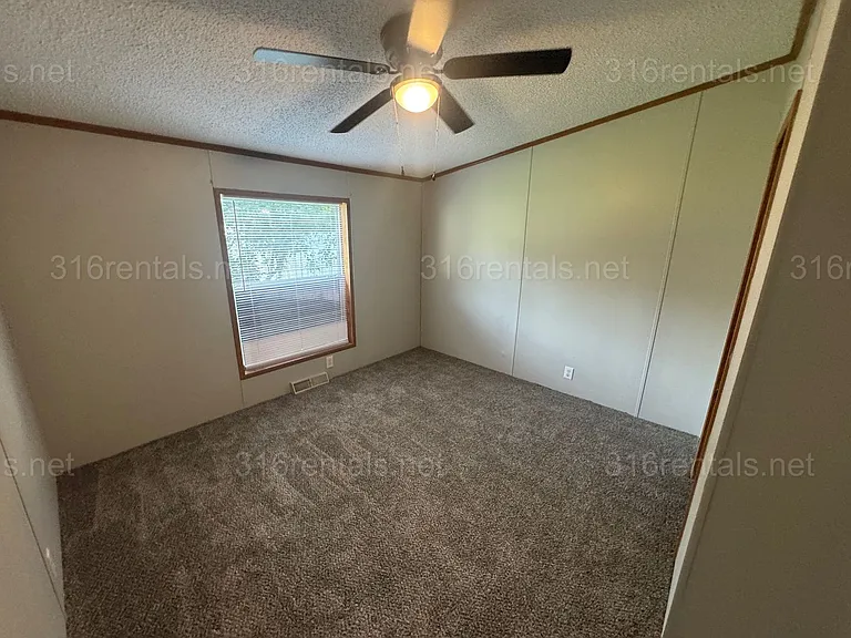 114 Blaine St — Photo 6