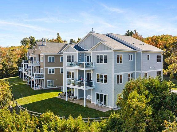 3rd image of 834 Resort Pike Rd