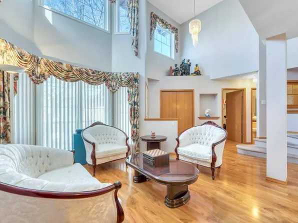 52 W Country Hills Grn NW, Calgary, AB T3K 4Y4