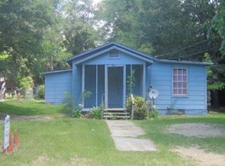 105 Pine Ave, Collins, MS 39428