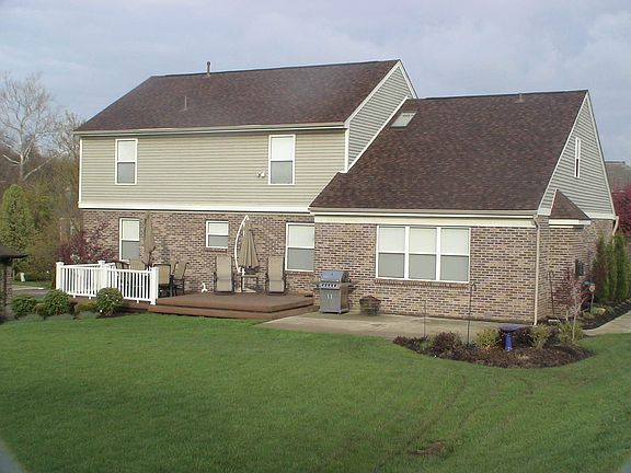 Outstanding, flat yard - Lg Trex Deck & Patio