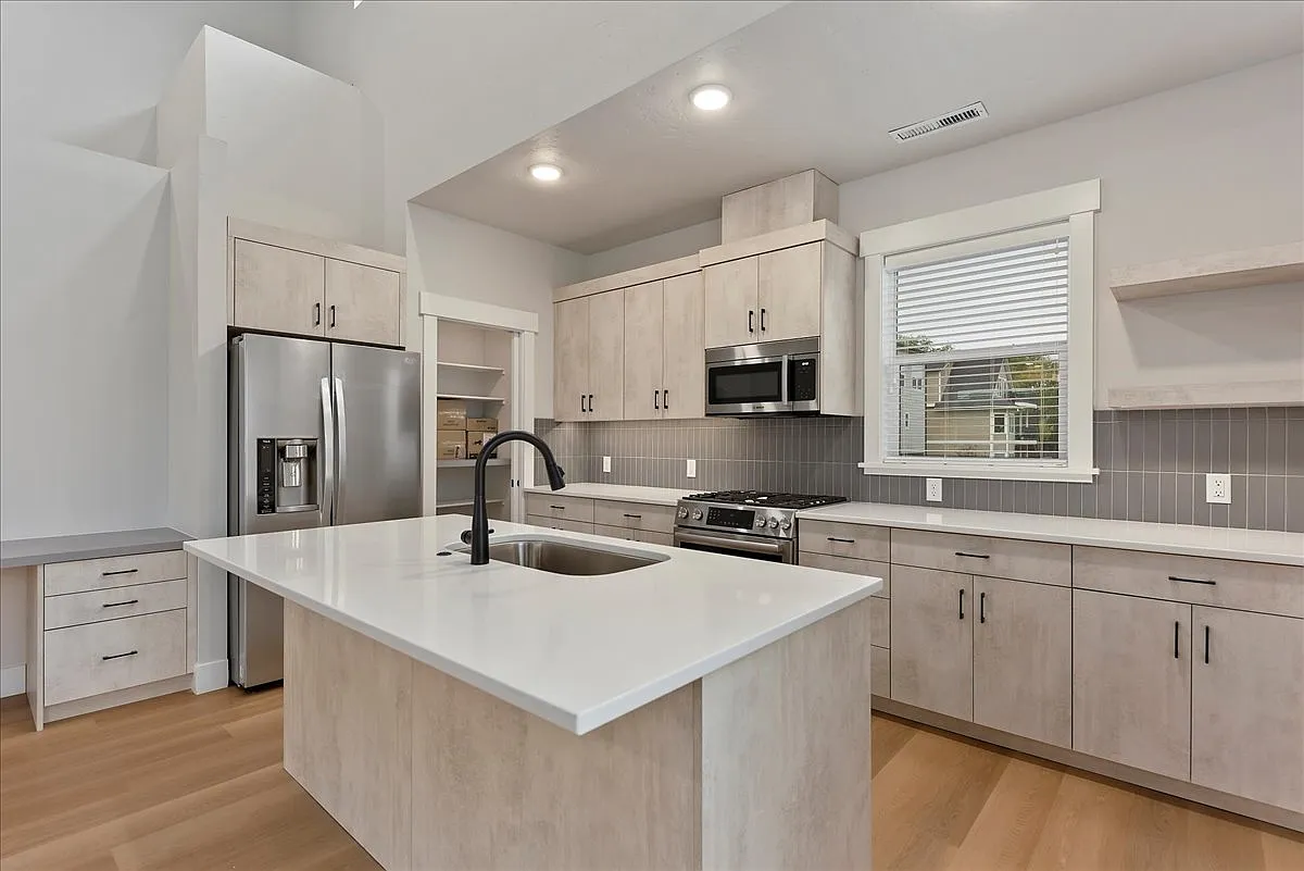 Bradbury Luxury Townhomes — Photo 4