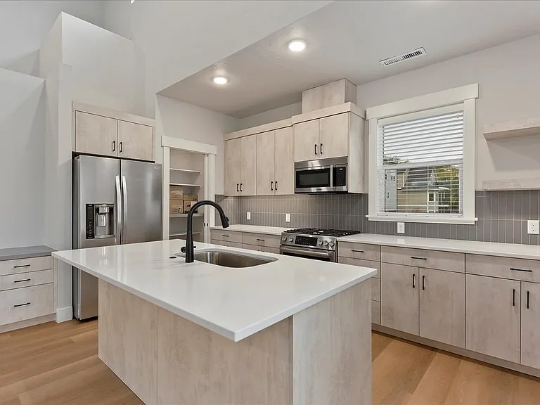 Bradbury Luxury Townhomes — Photo 4