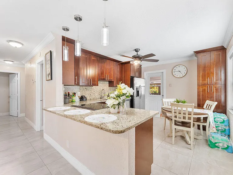 4830 Alberta Ave — Photo 11