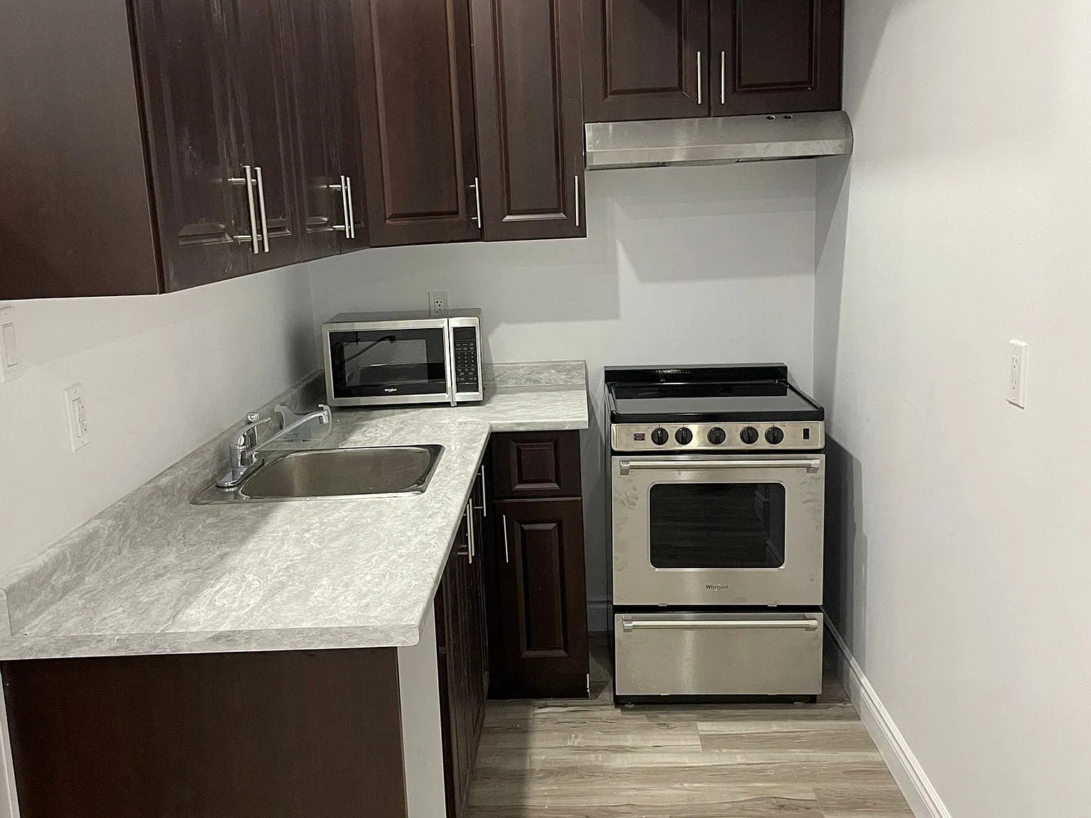 1 bed, 300 sqft, $1,400 — Photo 2