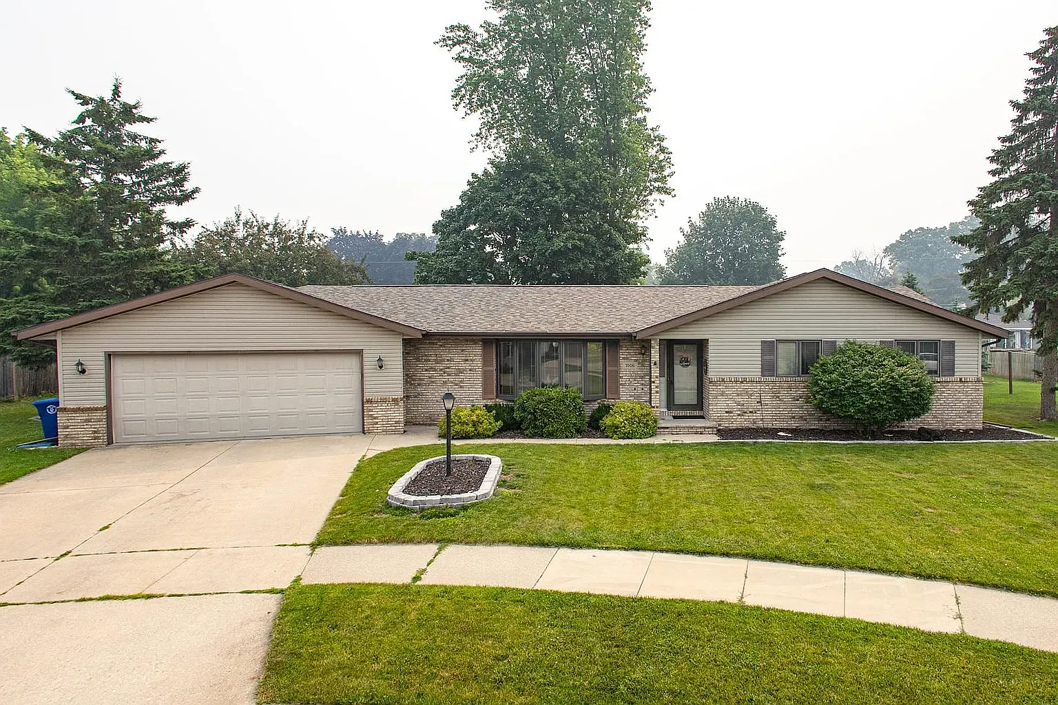 3 bed, 1440 sqft, $2,300 — Photo 1