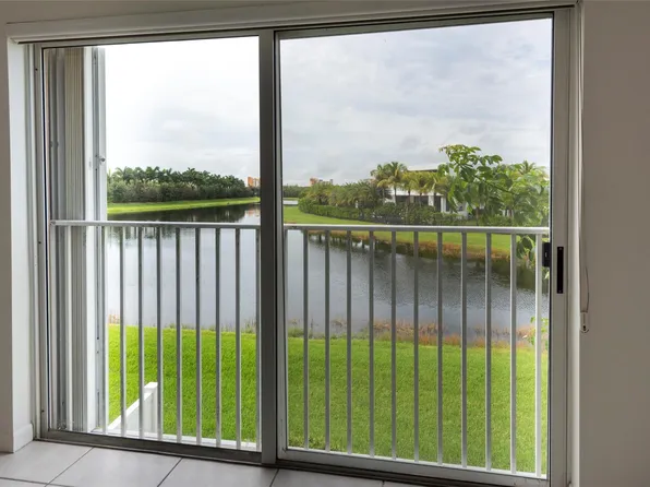 188 Riviera Circle, Weston, FL 33326