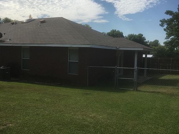 4th image of 811 Creekside St W #811