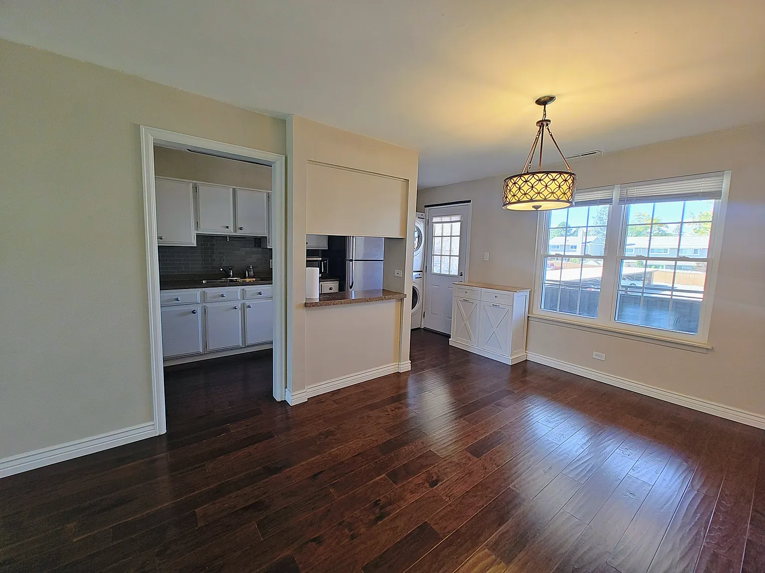 2 bed, 1017 sqft, $1,950 — Photo 2