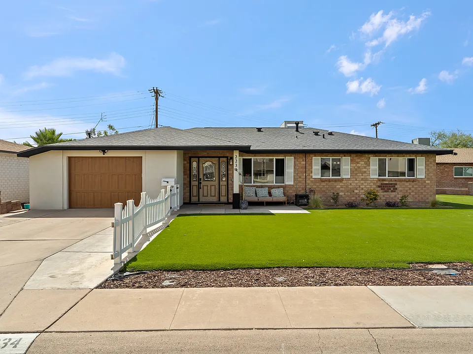 2234 N 74th Way