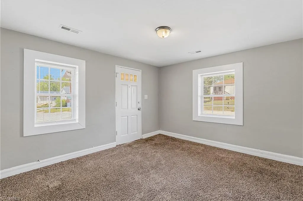 2 bed, 1.0 bath, 750 sqft, $800 — Photo 4